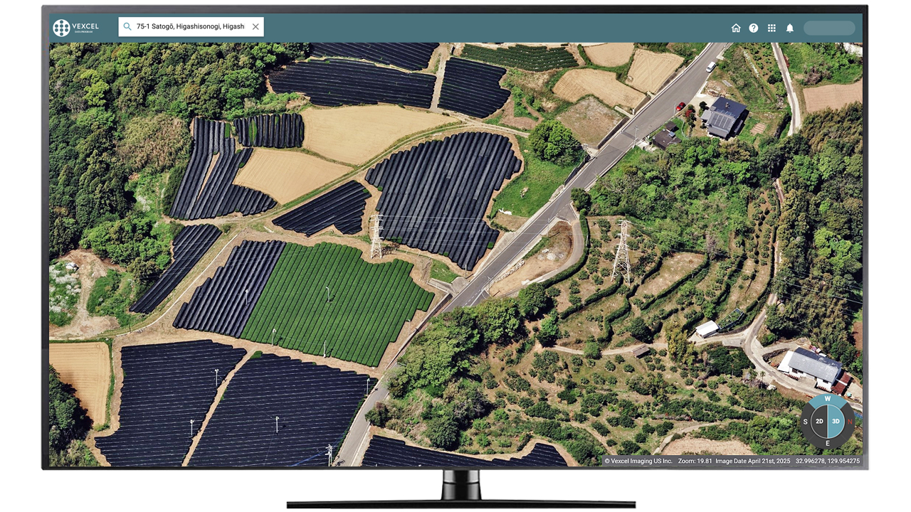Computer screen of Vexcel Viewer containing oblique aerial image of a solar panels in Nagasaki, Japan, published by Vexcel.