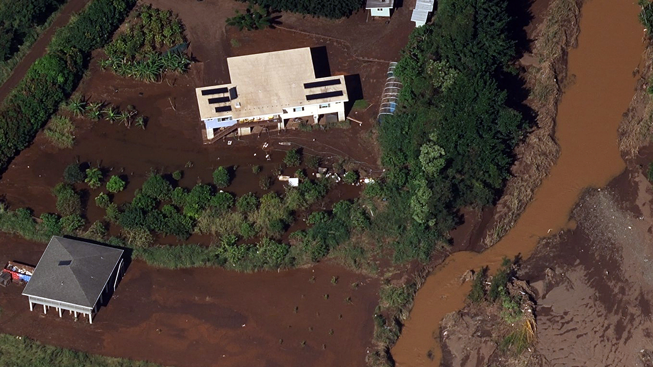 gray-sky-hawaii-floods_21.565033,_-158.118269