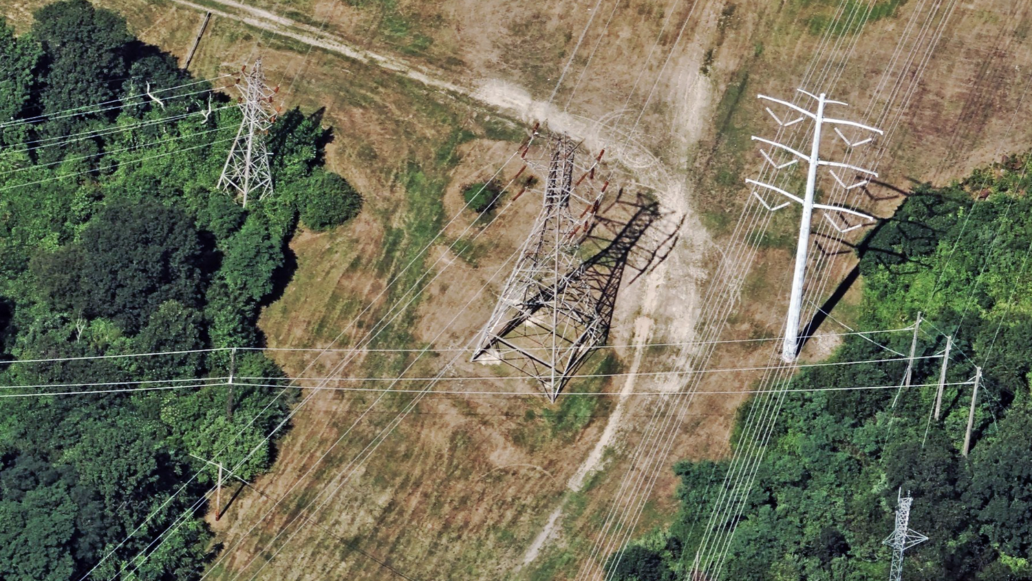 Oblique image of powerlines in Commack, NY