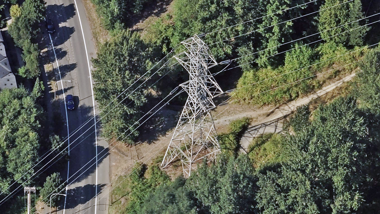 Oblique image of powerlines in Redmond, WA